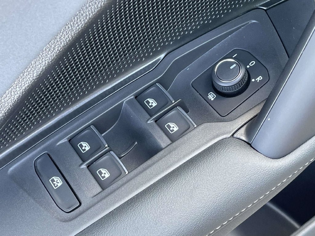 New 2026 Volkswagen Tiguan SE R-Line FWD image 22