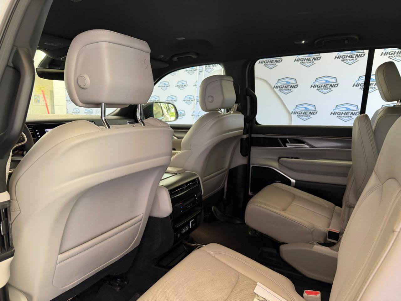 Used 2025 Jeep Wagoneer Series II AWD/4WD image 19