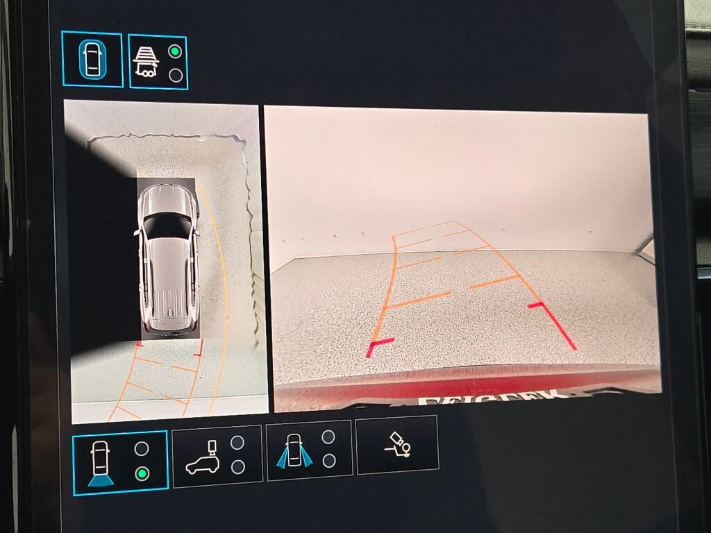 Used 2024 GMC Acadia AT4 image 32