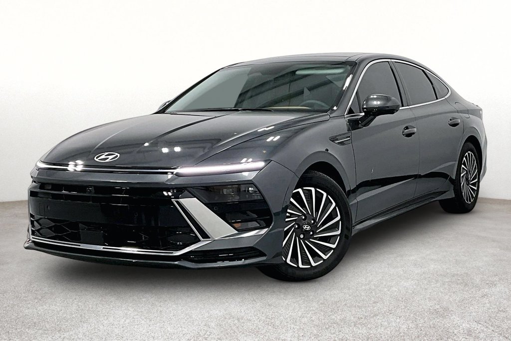 New 2026 Hyundai Sonata Limited FWD image 2