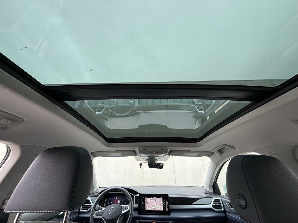 Certified 2025 Volkswagen Taos SEL AWD/4WD image 12
