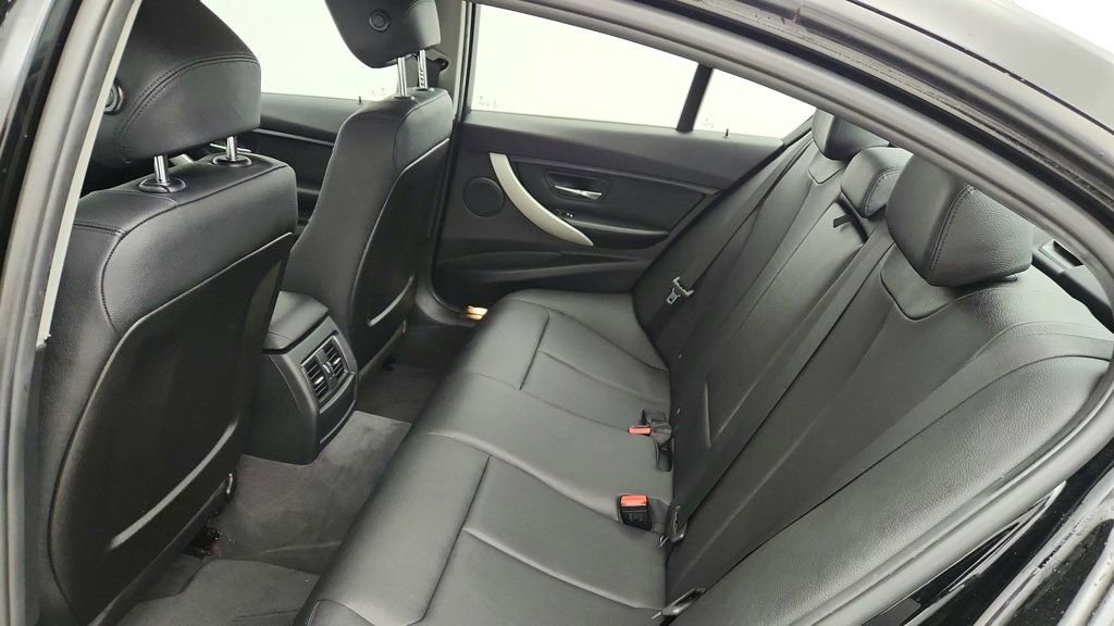 Used 2016 BMW 320i 4dr Sdn 320i with Driving Assi image 21