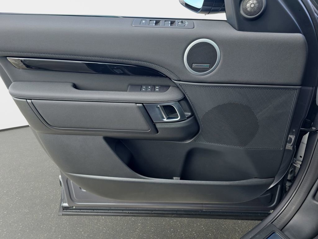 New 2026 Land Rover Discovery S AWD/4WD image 29