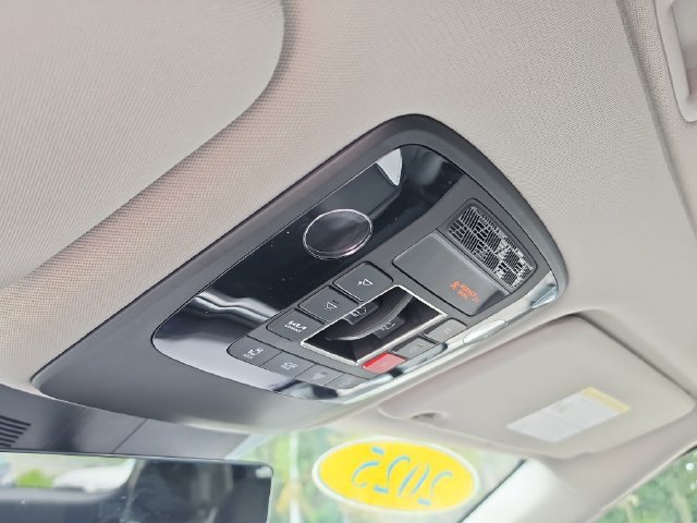 Certified 2025 Kia Carnival SX Prestige FWD image 31