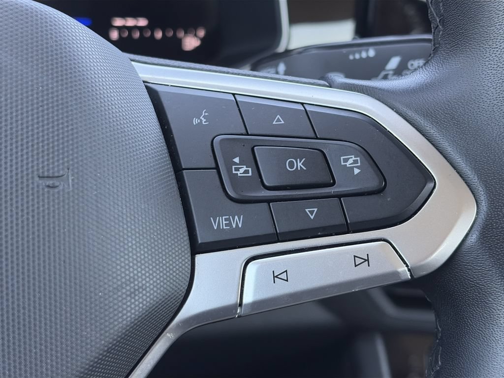 Used 2025 Volkswagen Jetta SE FWD image 11