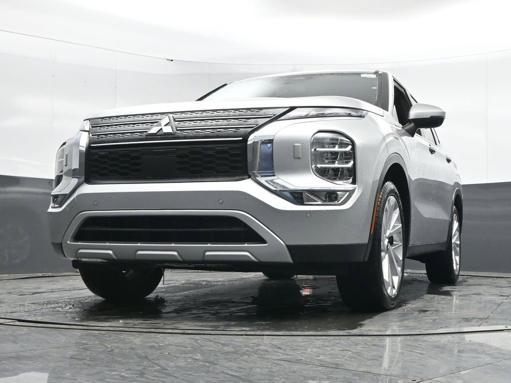 Used 2024 Mitsubishi Outlander SE image 49
