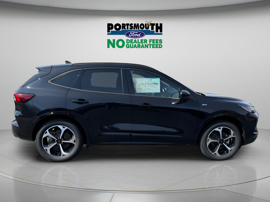 New 2025 Ford Escape ST-Line Elite w/ Class II Trailer Tow Package AWD/4WD image 6