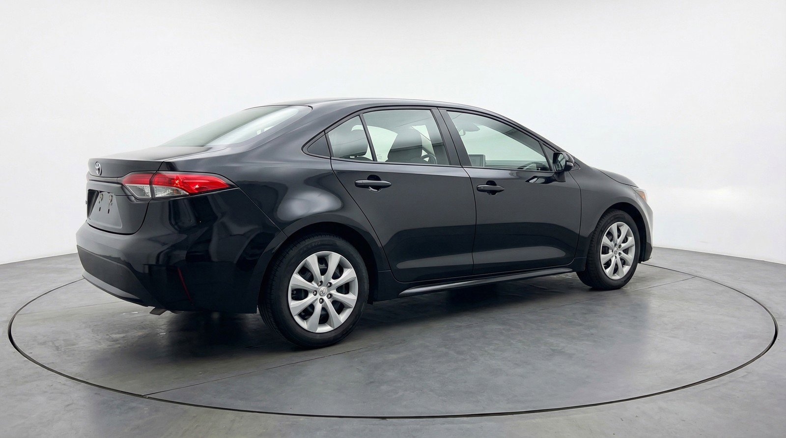 Used 2025 Toyota Corolla LE FWD image 9