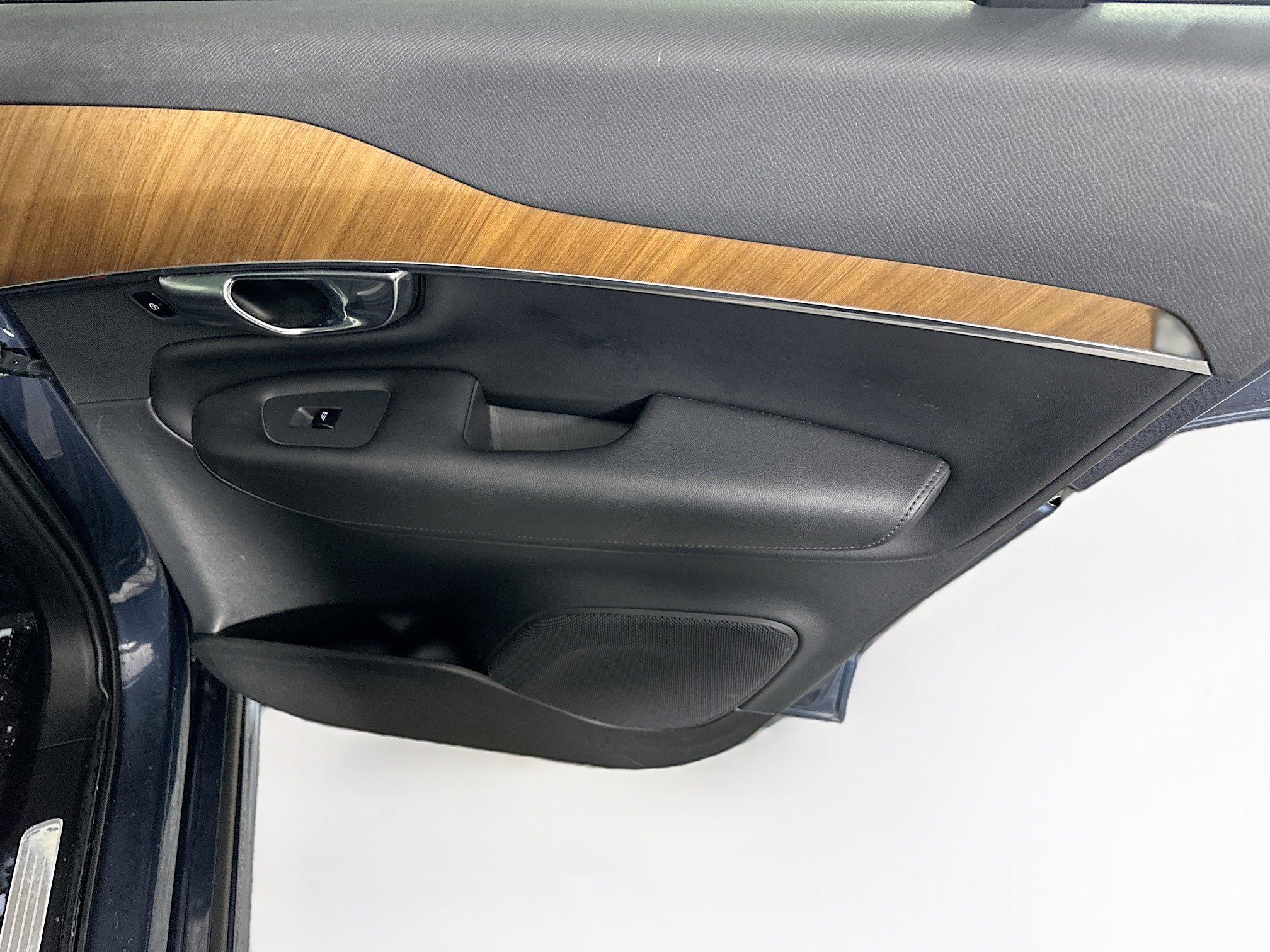 Used 2023 Volvo XC90 B6 Plus w/ Protection Package Premier image 31