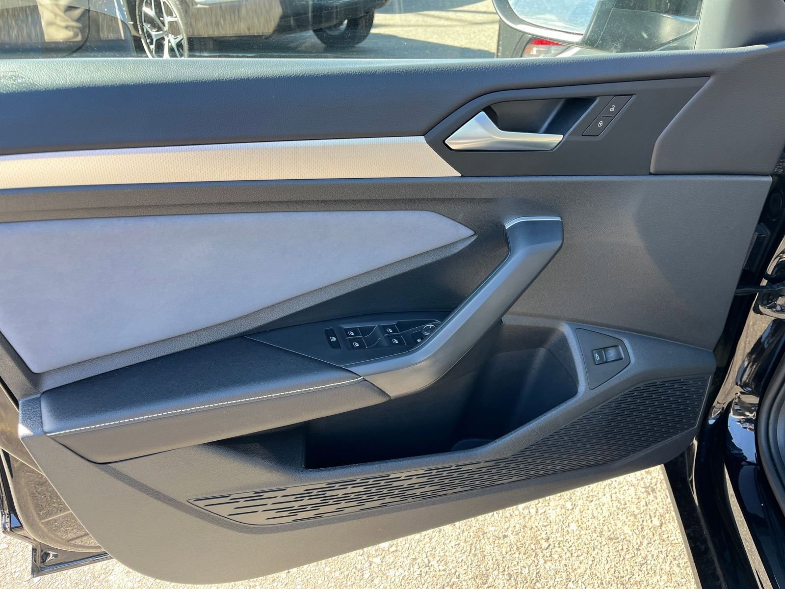 Used 2025 Volkswagen Jetta SE image 20