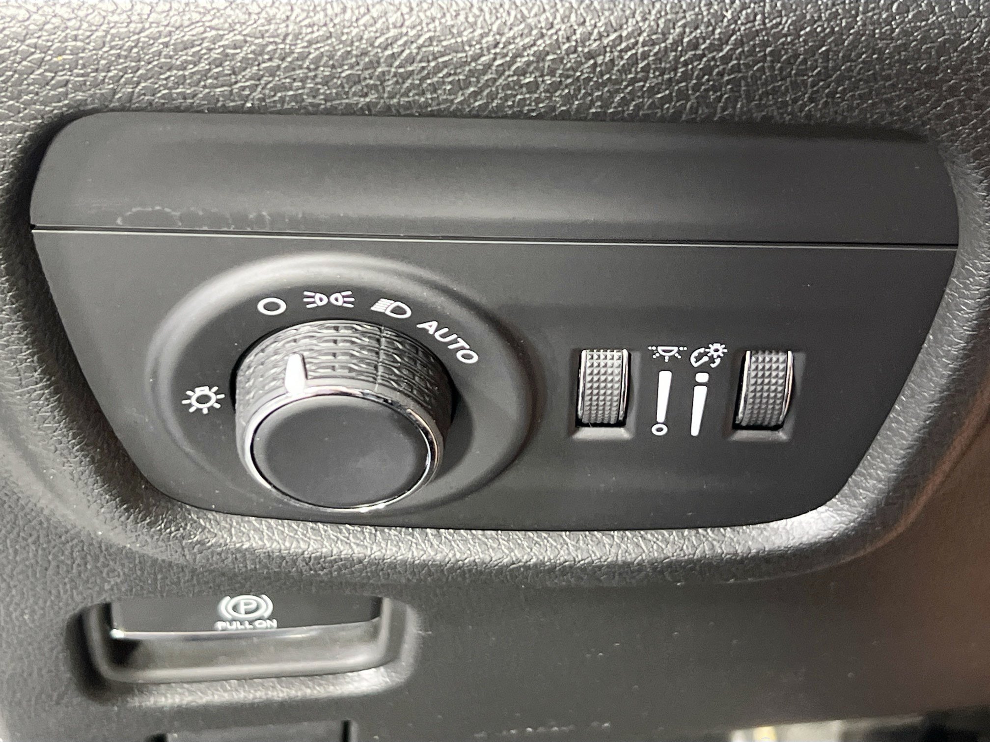 Used 2023 Jeep Grand Cherokee Altitude AWD/4WD image 10