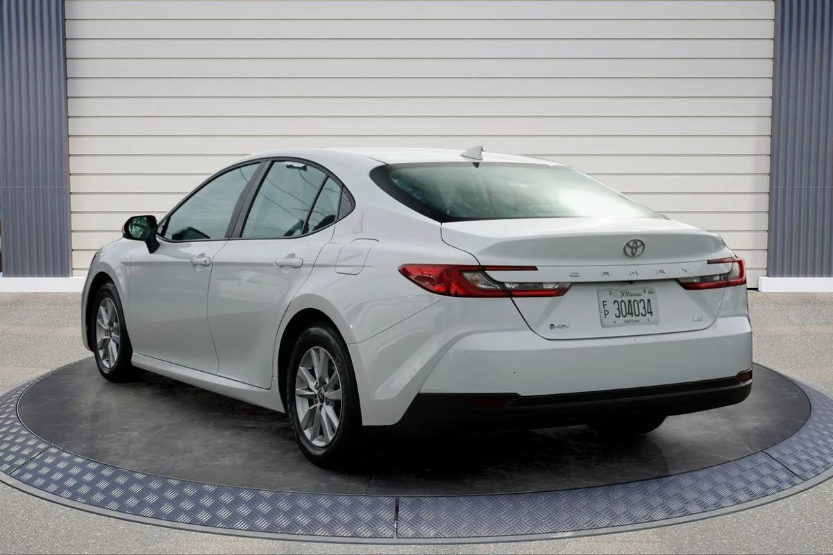 Used 2025 Toyota Camry LE FWD image 5