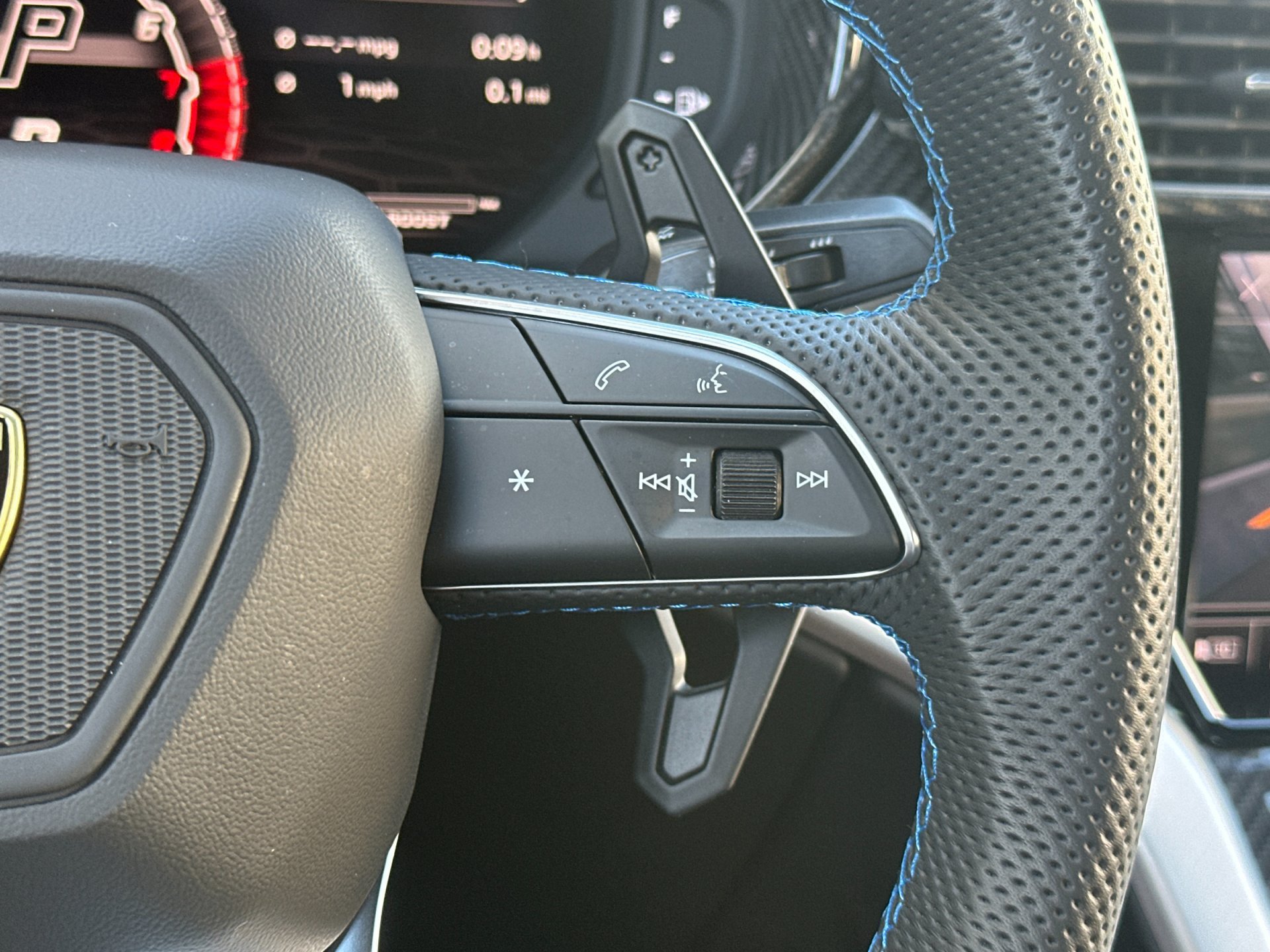 Used 2020 Lamborghini Urus AWD/4WD image 30