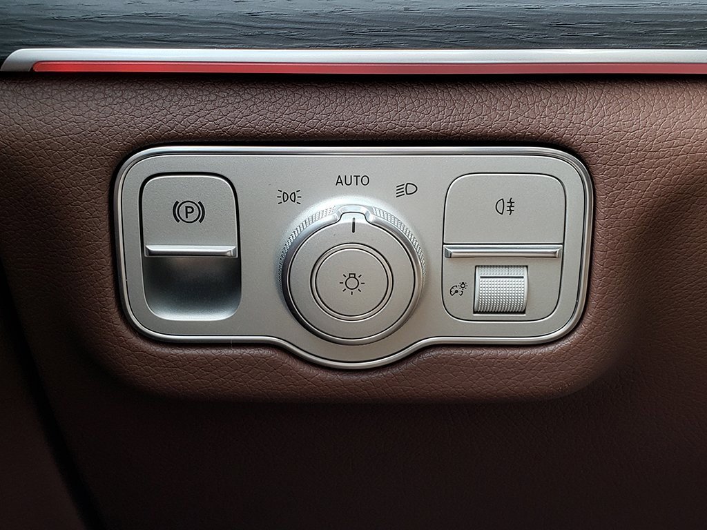 Used 2025 Mercedes-Benz GLE 450e 4MATIC image 29