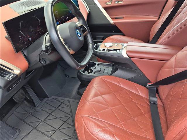 Used 2024 BMW iX xDrive50 w/ Premium Package AWD/4WD image 12