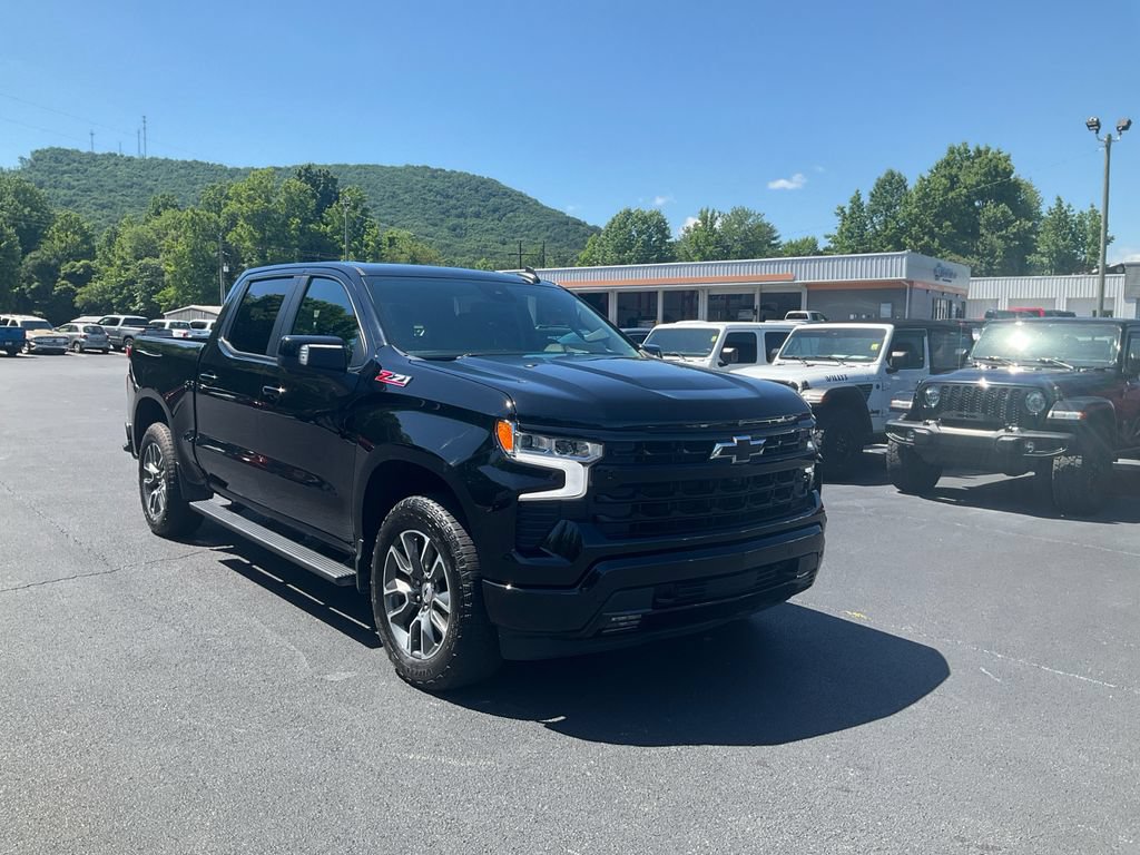 Used 2024 Chevrolet Silverado 1500 RST w/ Convenience Package II AWD/4WD image 3