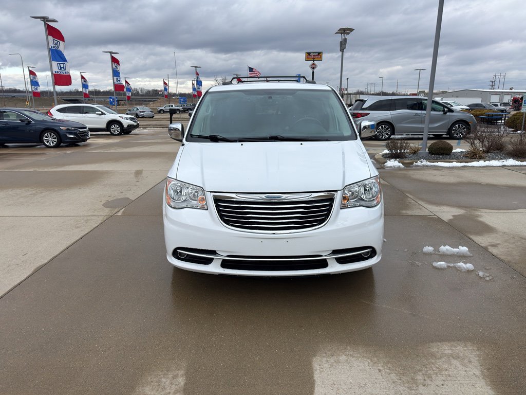 Used 2015 Chrysler Town & Country Touring-L w/ Driver Convenience Group FWD image 2