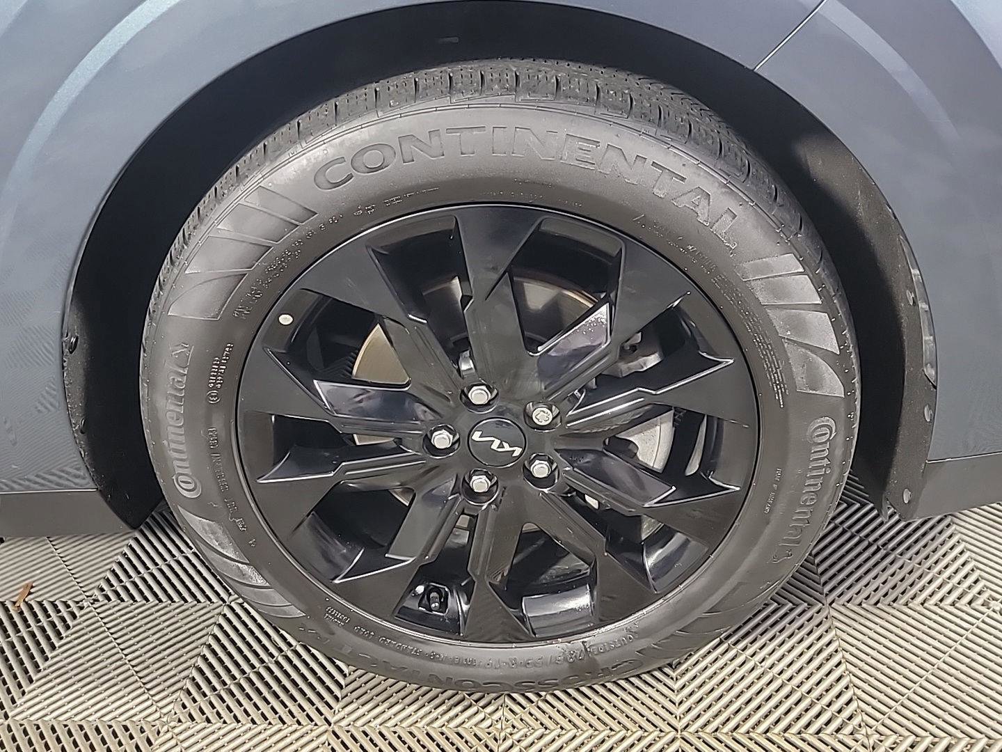 Used 2024 Kia Carnival SX image 3