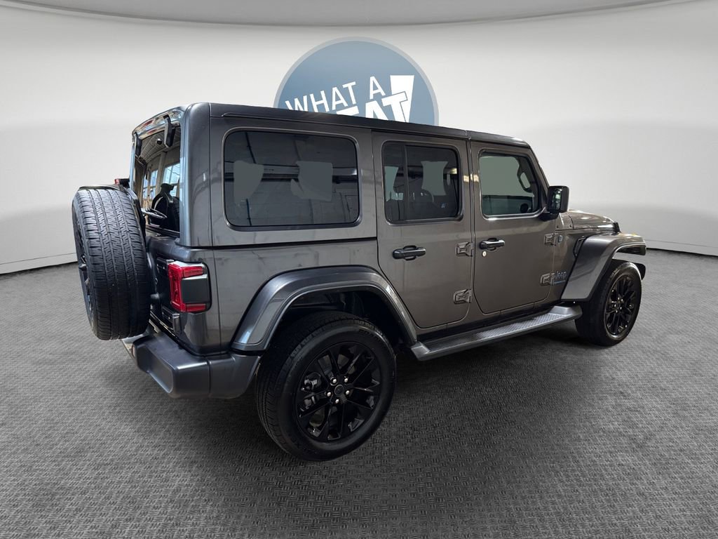 Used 2025 Jeep Wrangler Unlimited Sahara image 3