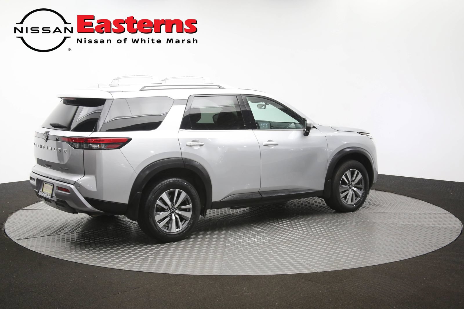 Used 2023 Nissan Pathfinder SL AWD/4WD image 43