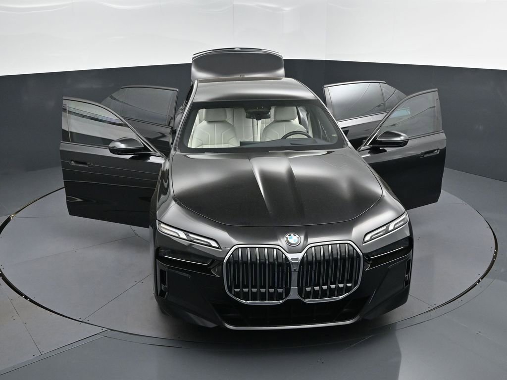 Used 2023 BMW 740i image 53