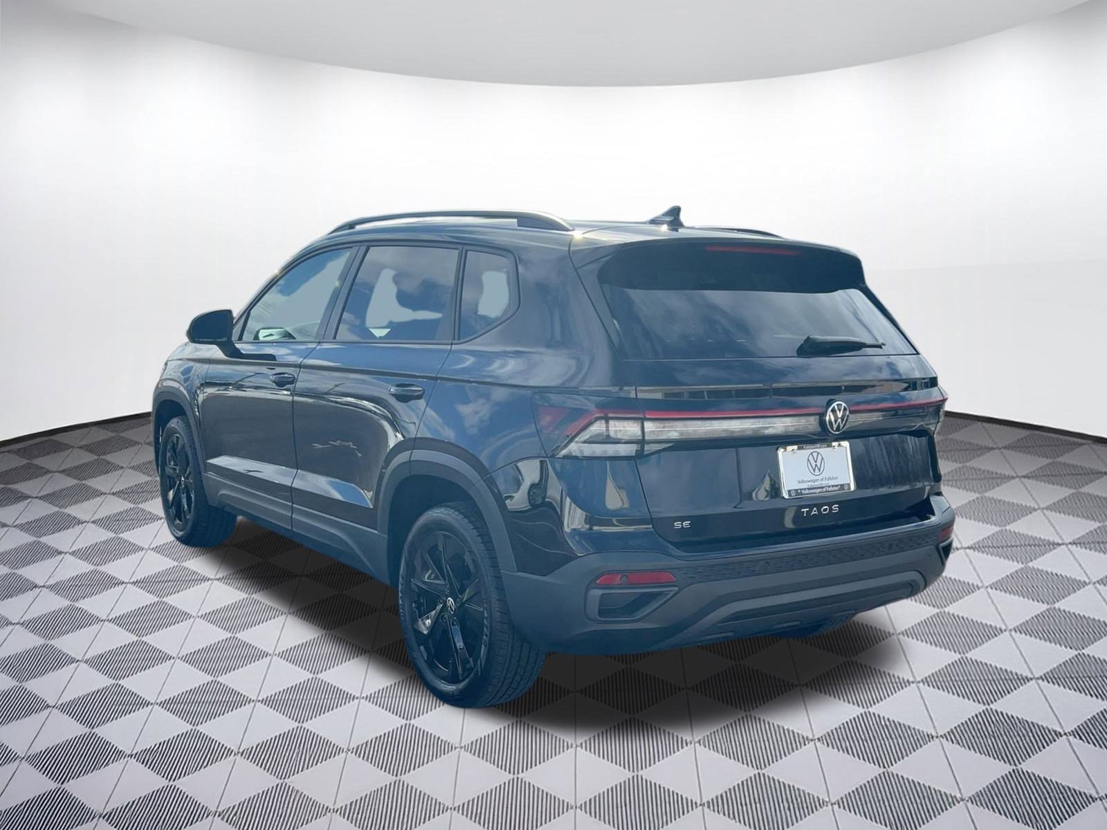 Used 2025 Volkswagen Taos SE image 3