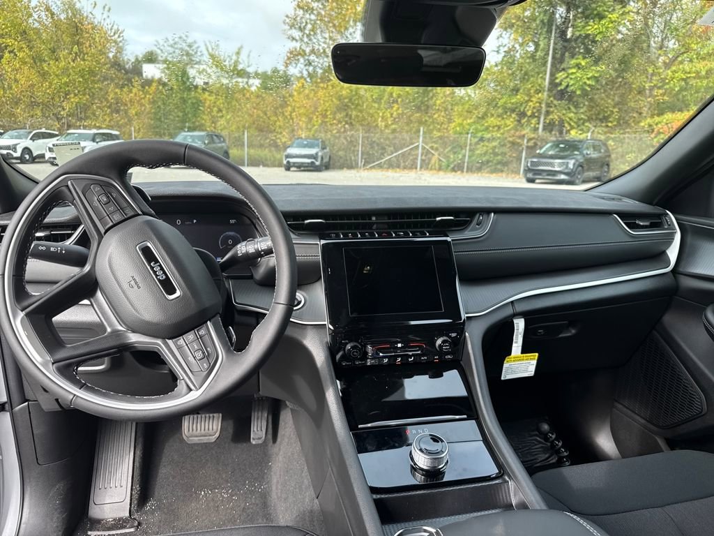 New 2025 Jeep Grand Cherokee Laredo X w/ Trailer Tow Package image 14