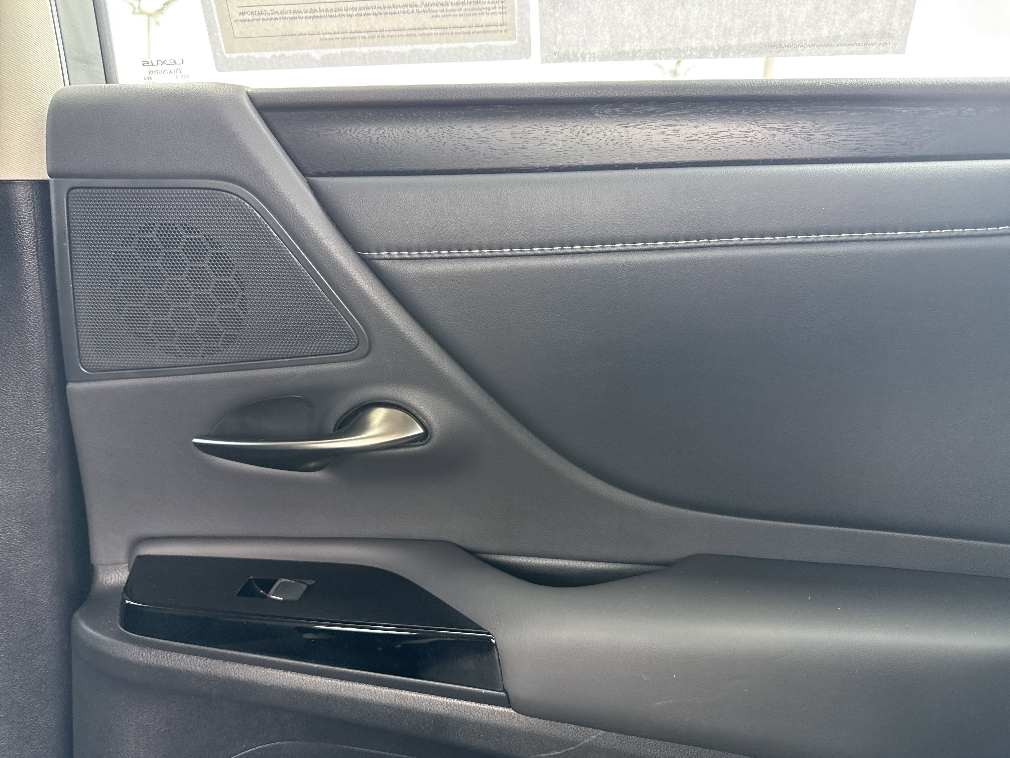 Used 2022 Lexus ES 300h w/ Premium Package image 25