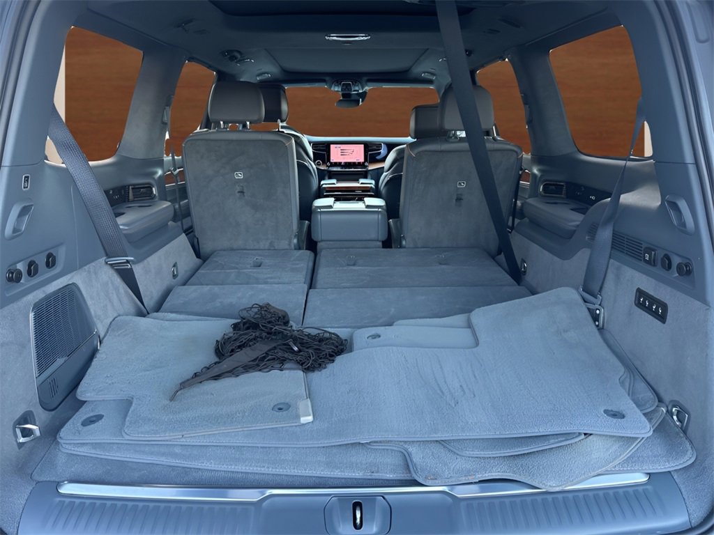 Used 2024 Jeep Grand Wagoneer Series III w/ HD Trailer Tow Package image 12