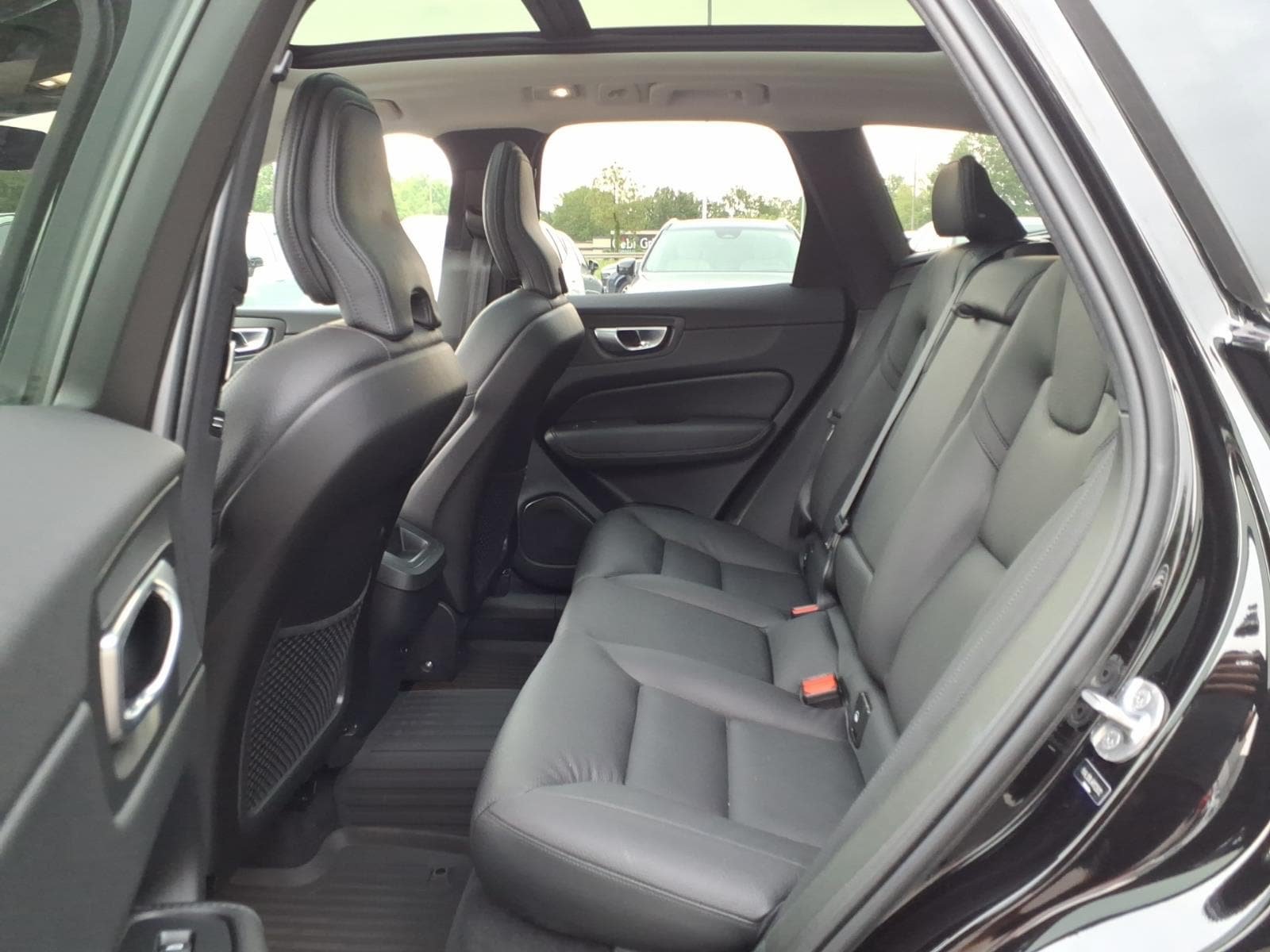 Used 2024 Volvo XC60 B5 Plus w/ Climate Package AWD/4WD image 9