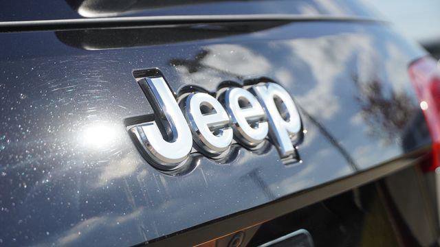 Certified 2021 Jeep Grand Cherokee Laredo image 12