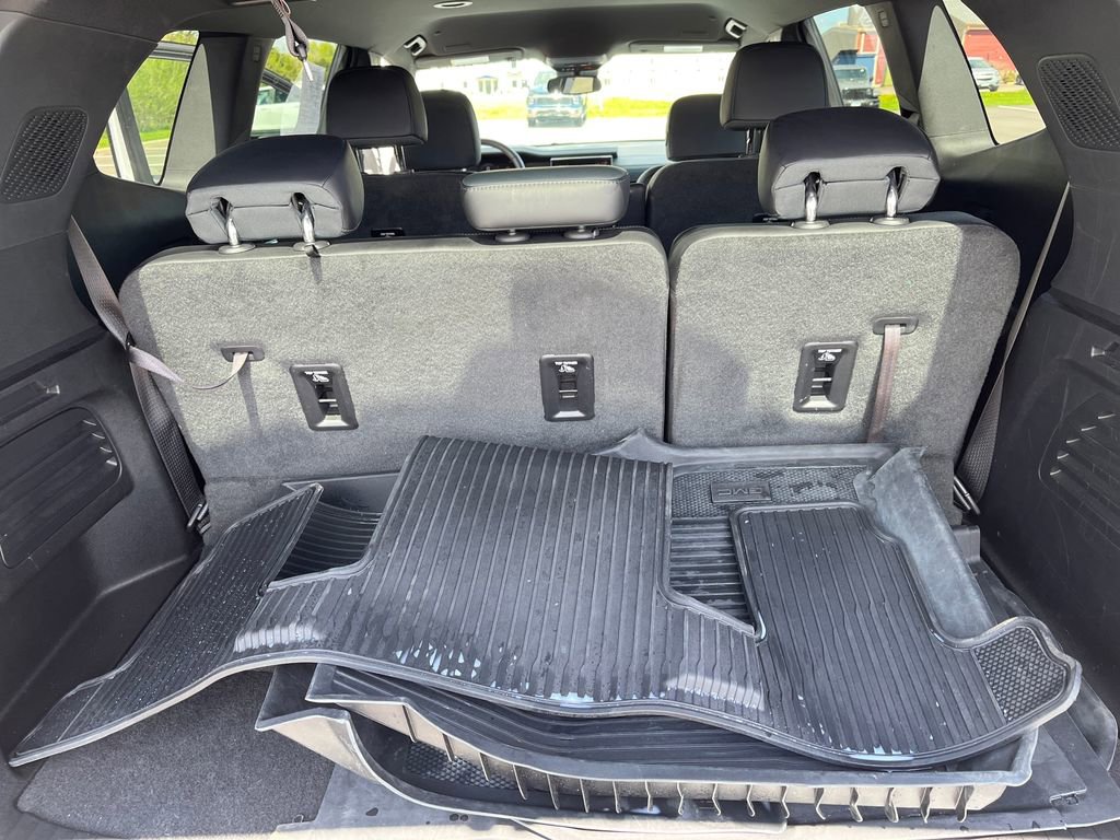 Used 2025 GMC Acadia AT4 w/ LPO, Floor Liner Package AWD/4WD image 24