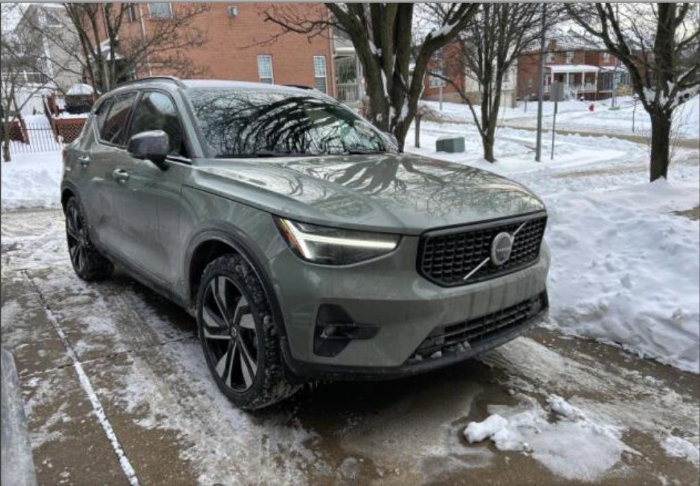 Used 2023 Volvo XC40 B5 Ultimate w/ Protection Package Premier image 11