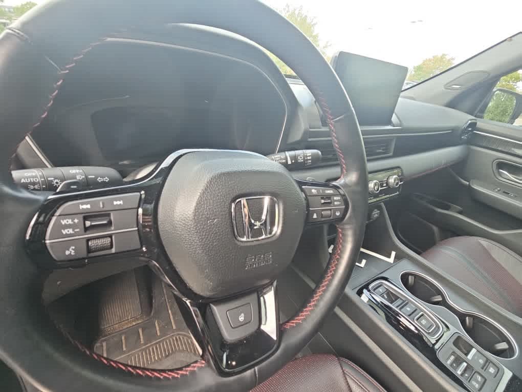 Used 2025 Honda Pilot Black Edition image 7