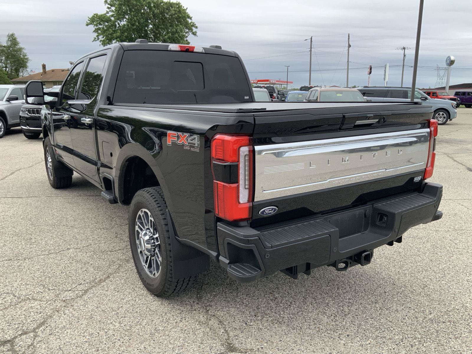 Used 2024 Ford F350 Limited w/ FX4 Off-Road Package AWD/4WD image 9