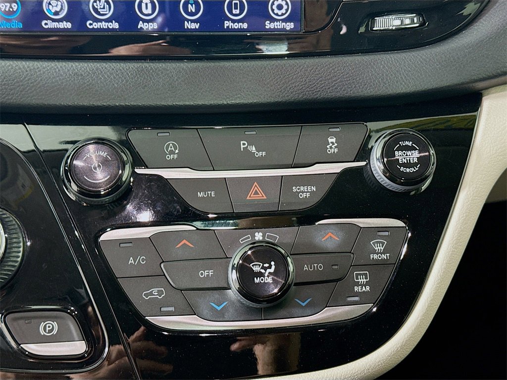 Used 2020 Chrysler Pacifica Touring-L Plus image 8