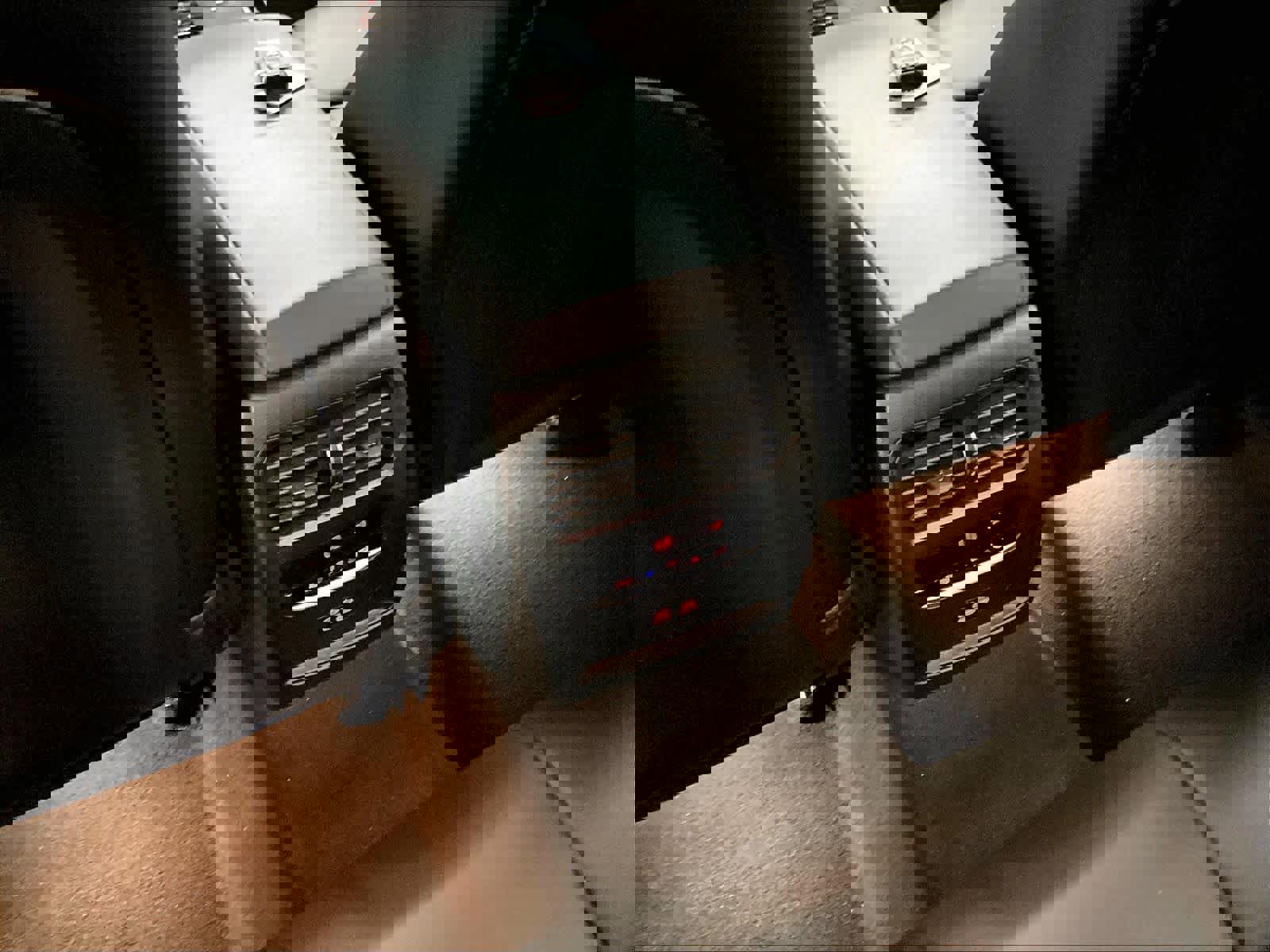 Used 2024 BMW 330i Sedan w/ Convenience Package image 36