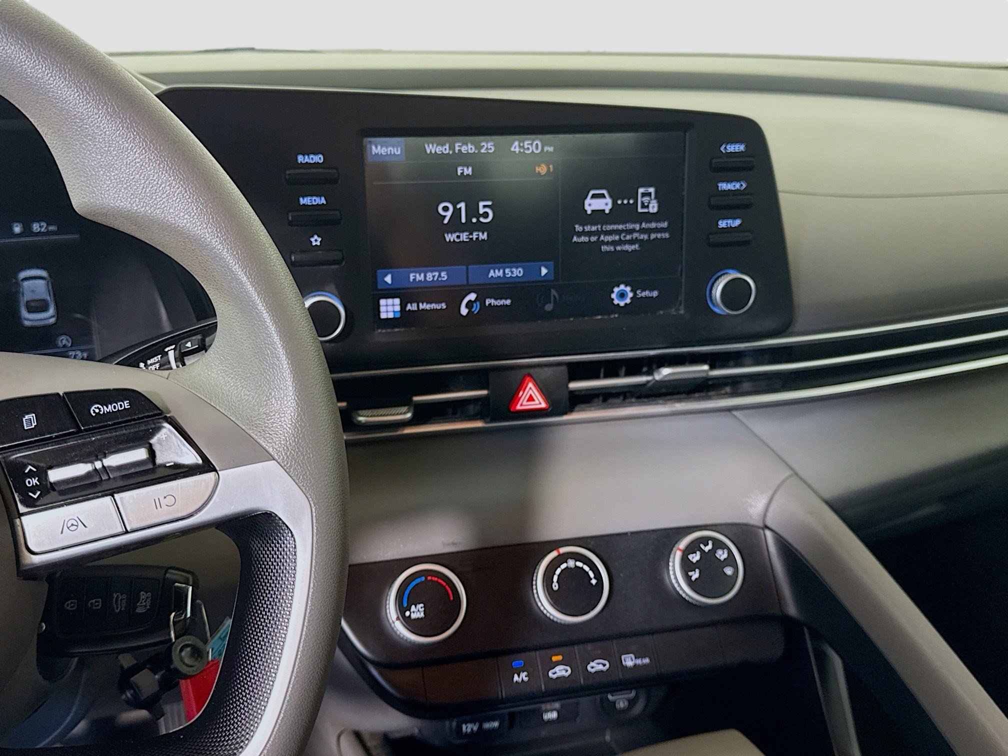 Used 2023 Hyundai Elantra SE w/ Cargo Package image 18