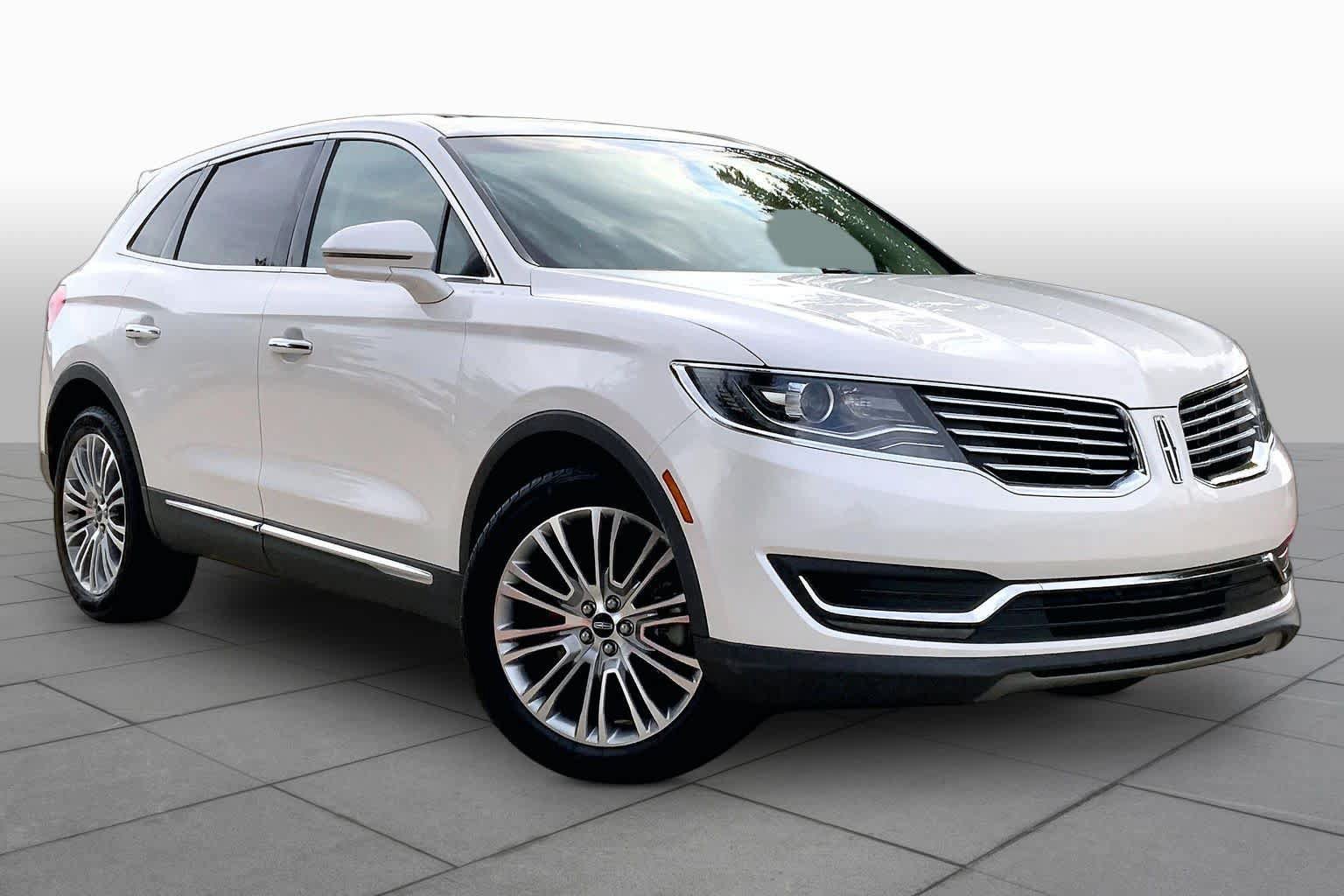 Used 2018 Lincoln MKX Reserve w/ Driver Assistance Package FWD image 3