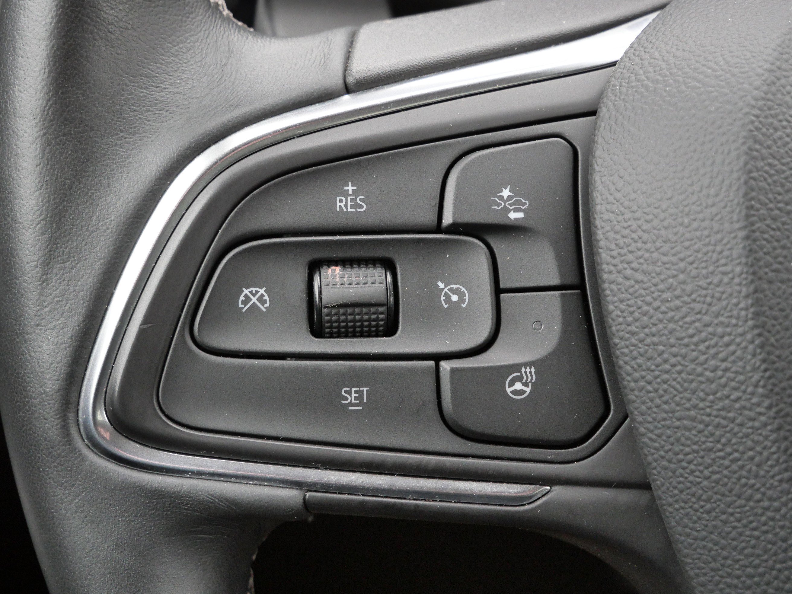 Used 2022 Buick Envision Essence w/ Sport Touring Package image 25