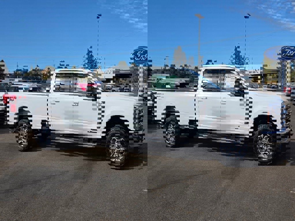New 2026 Ford F350 Lariat w/ FX4 Off-Road Package image 2