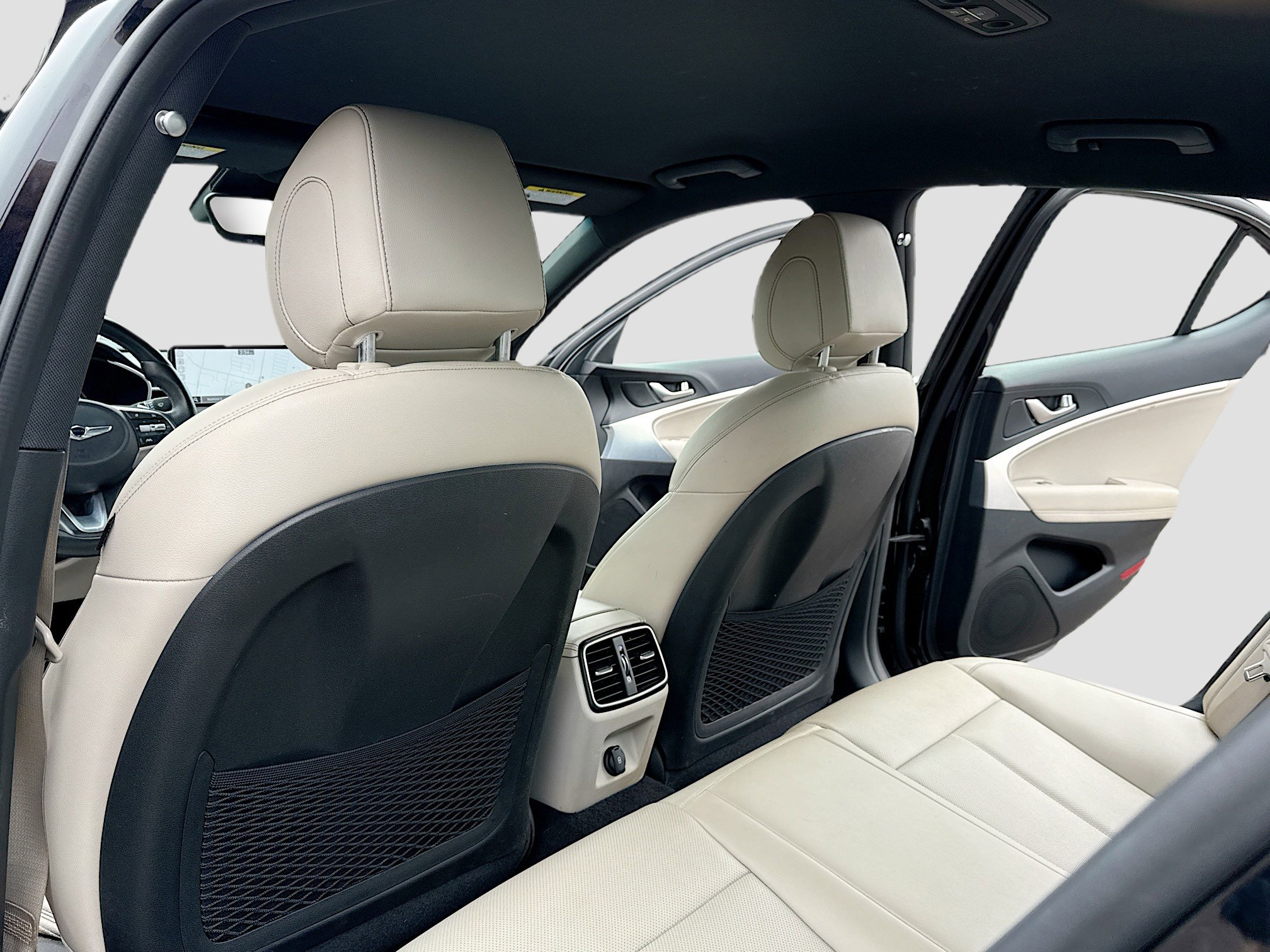 Used 2023 Genesis G70 2.0T image 6