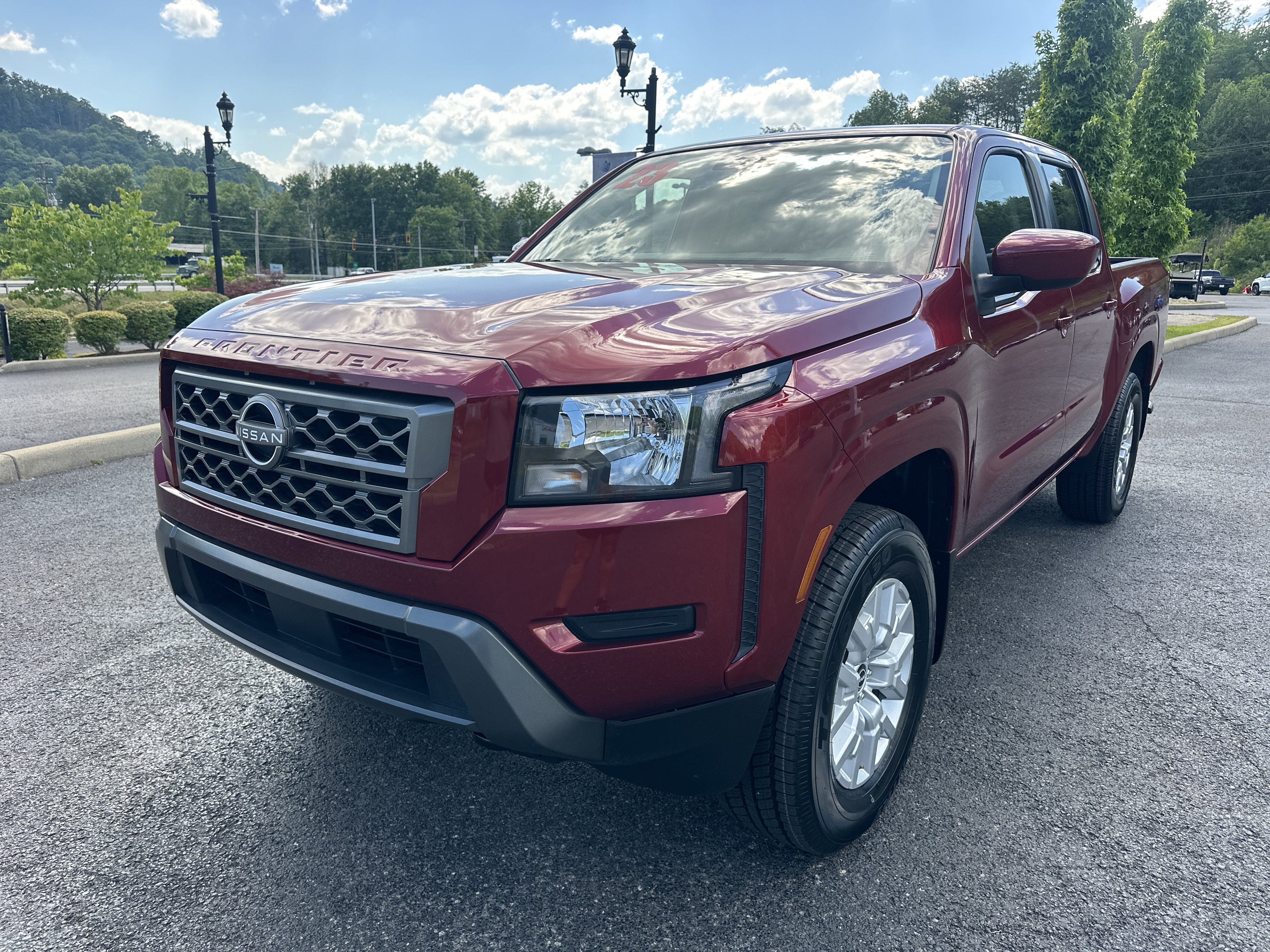Used 2023 Nissan Frontier SV w/ Technology Package AWD/4WD image 7