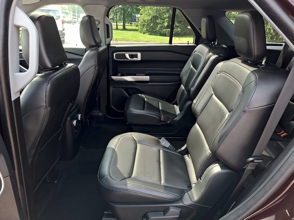 Used 2022 Ford Explorer XLT w/ Equipment Group 202A AWD/4WD image 13