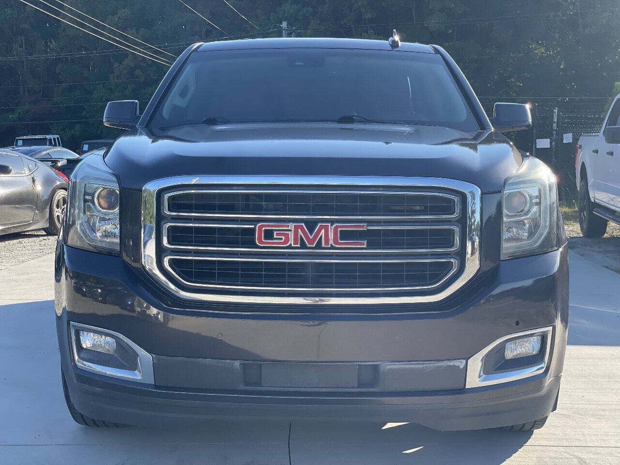 Used 2017 GMC Yukon XL SLT w/ Open Road Package RWD image 2