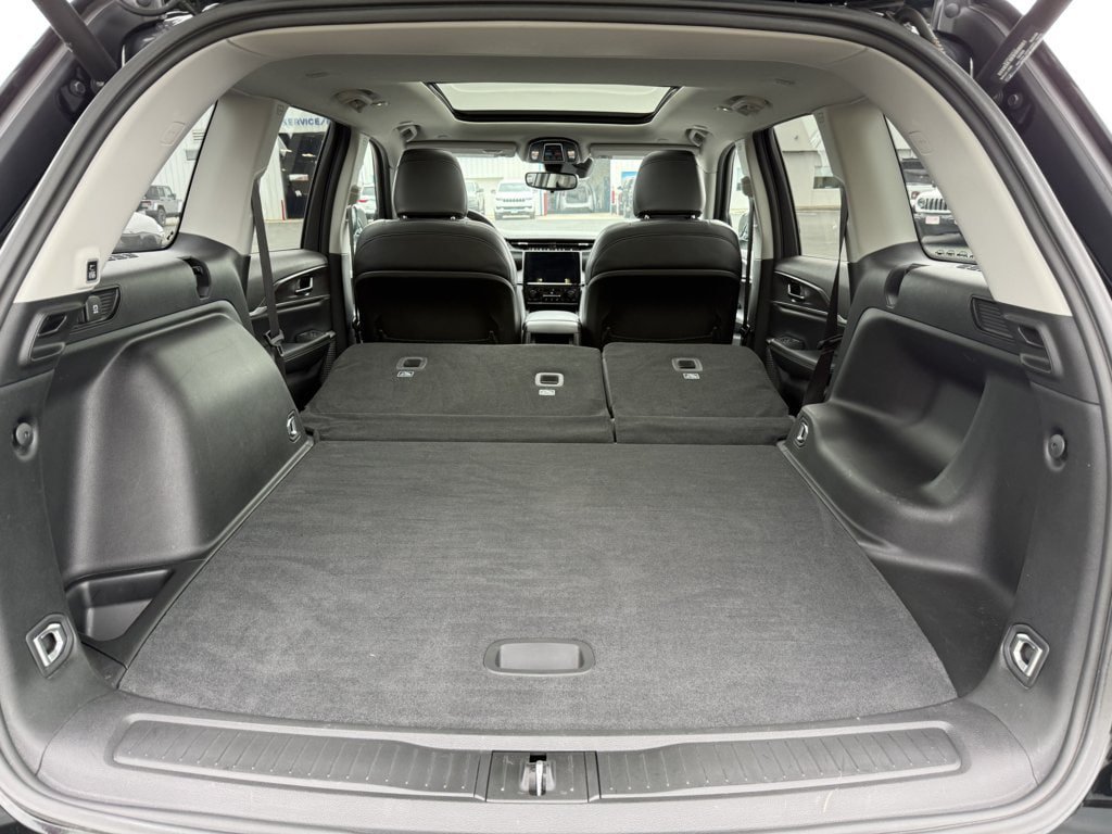 Used 2024 Jeep Grand Cherokee Limited AWD/4WD image 16