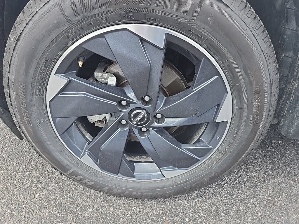 Used 2025 Nissan Rogue SV AWD/4WD image 38