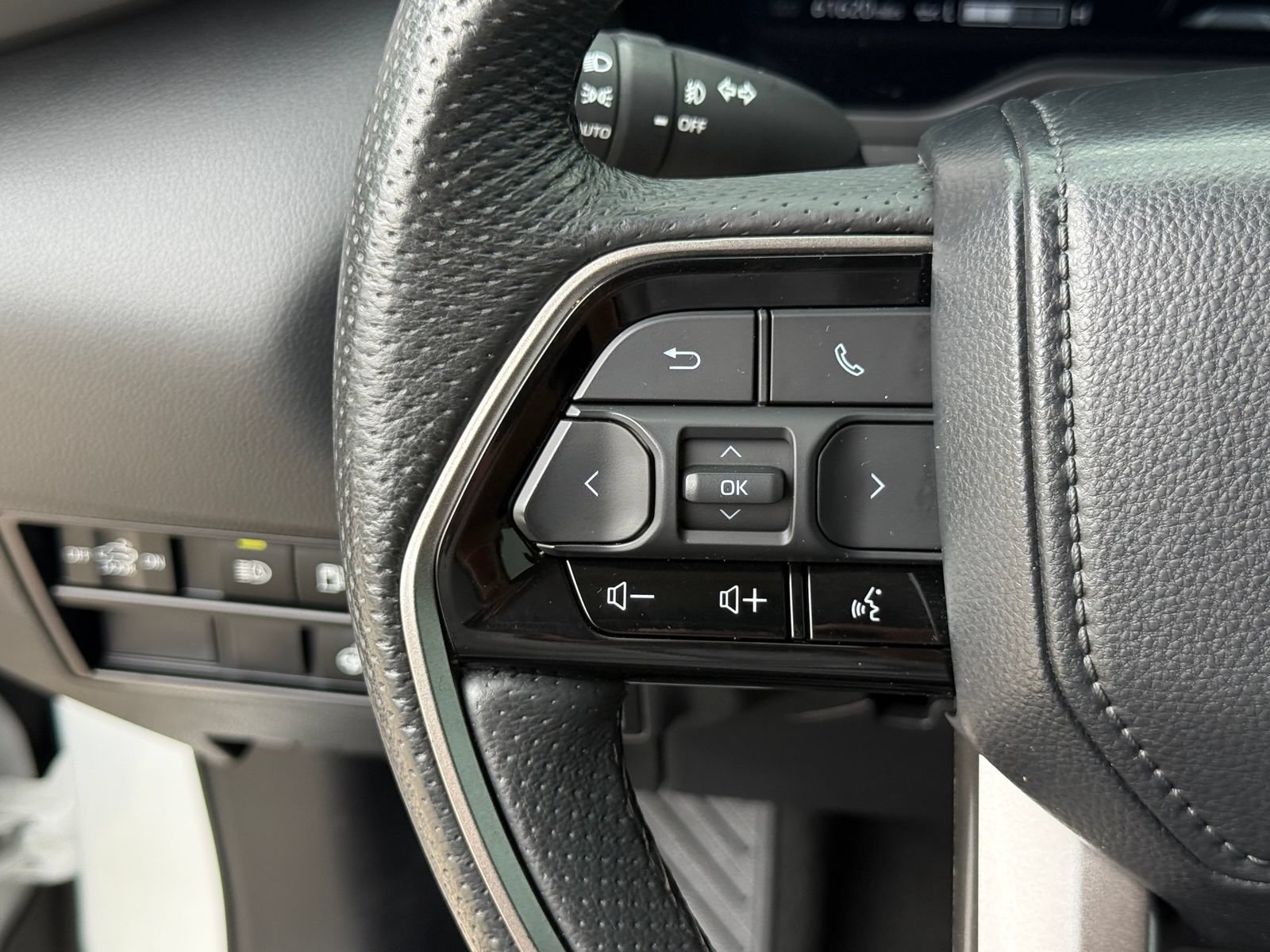 Used 2023 Toyota Tundra Limited AWD/4WD image 17