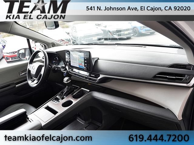 Used 2022 Toyota Sienna XLE w/ XLE Plus Package FWD image 10