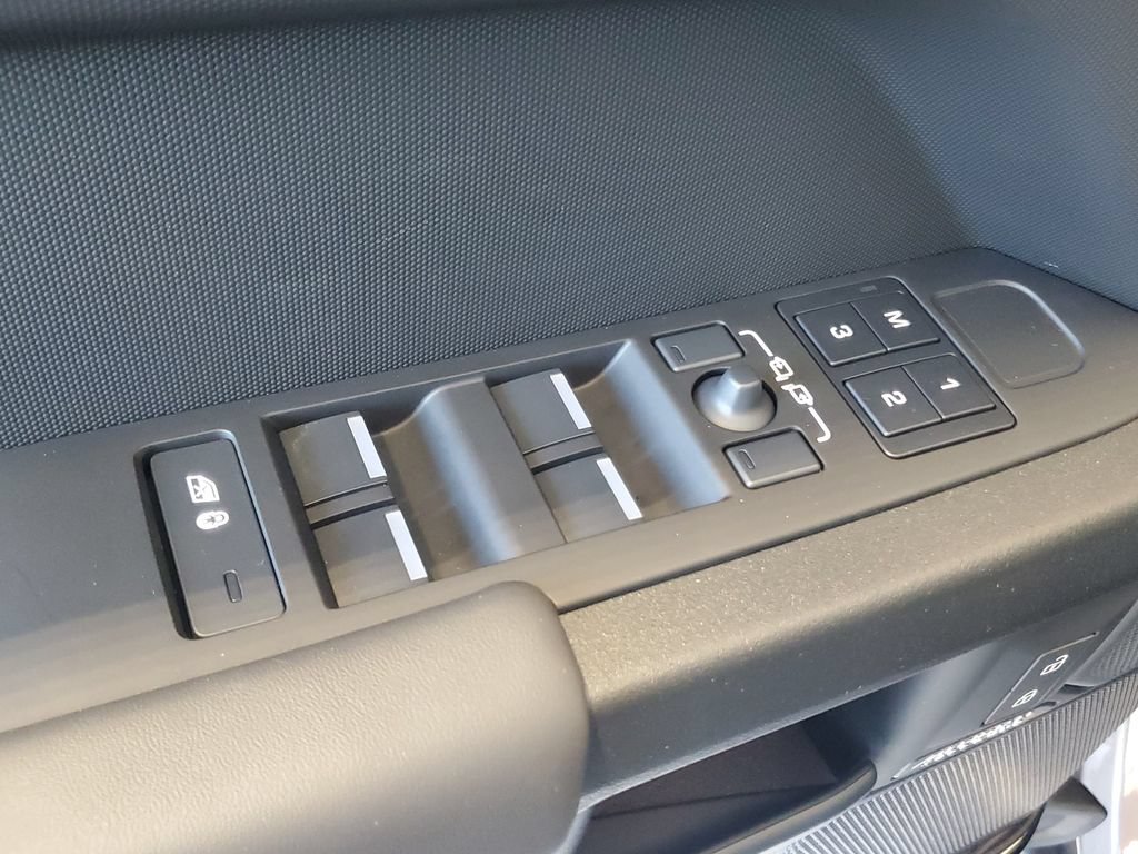 Certified 2025 Land Rover Defender 110 AWD/4WD image 10